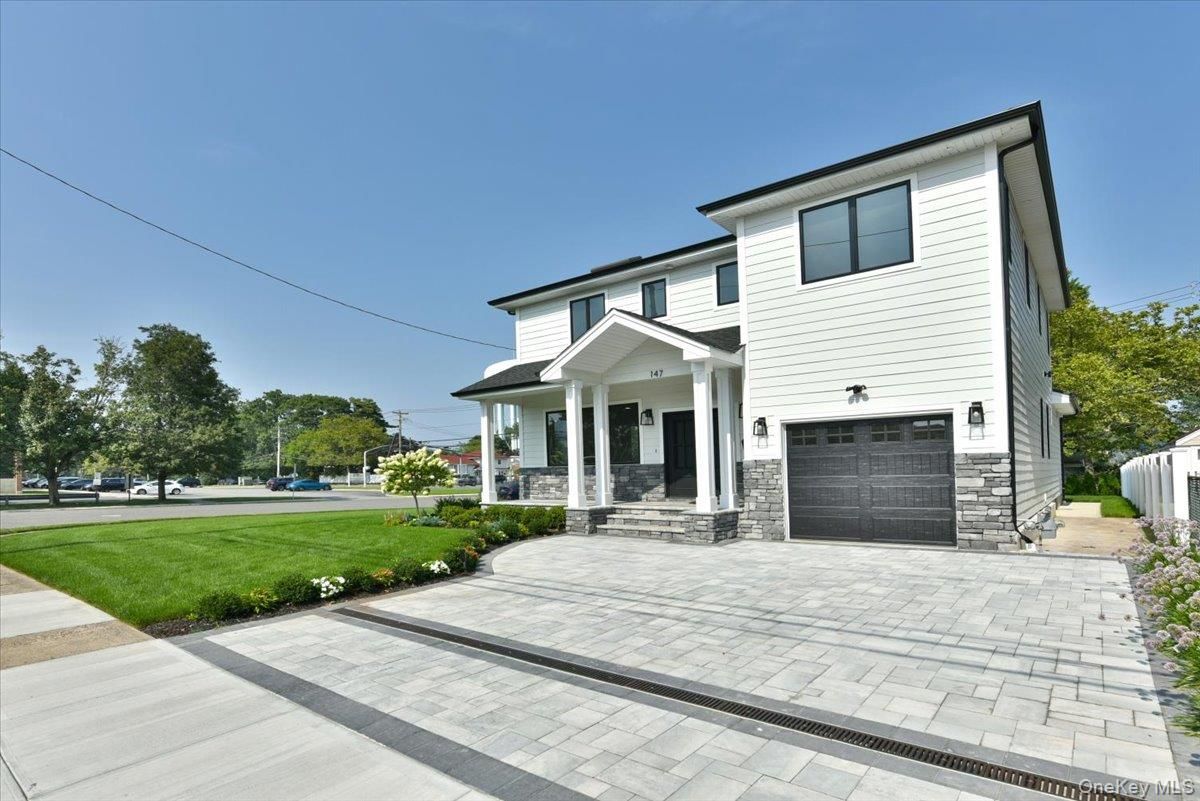 Attached, Exterior, Facade, Farmhouse