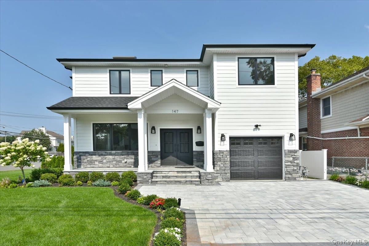 Attached, Exterior, Facade, Rowhouse
