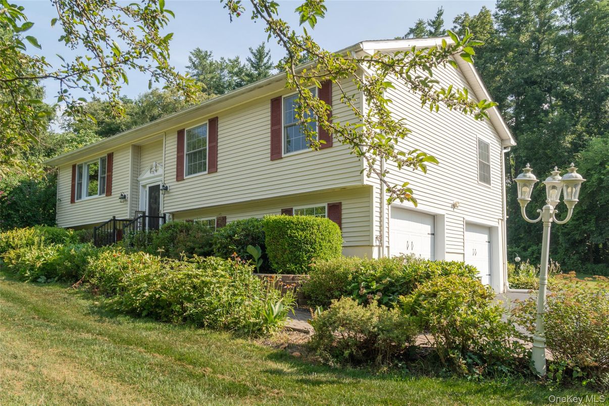 Attached, Exterior, Facade, Raised Ranch
