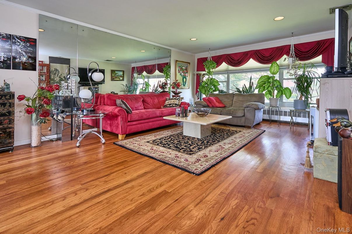 Interior, Living room, Pendant Lights, Recessed Lighting, Wood Texture Flooring