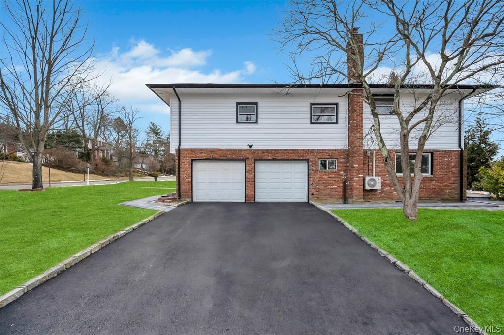 Attached, Exterior, Facade, Brick Facade, Split Level