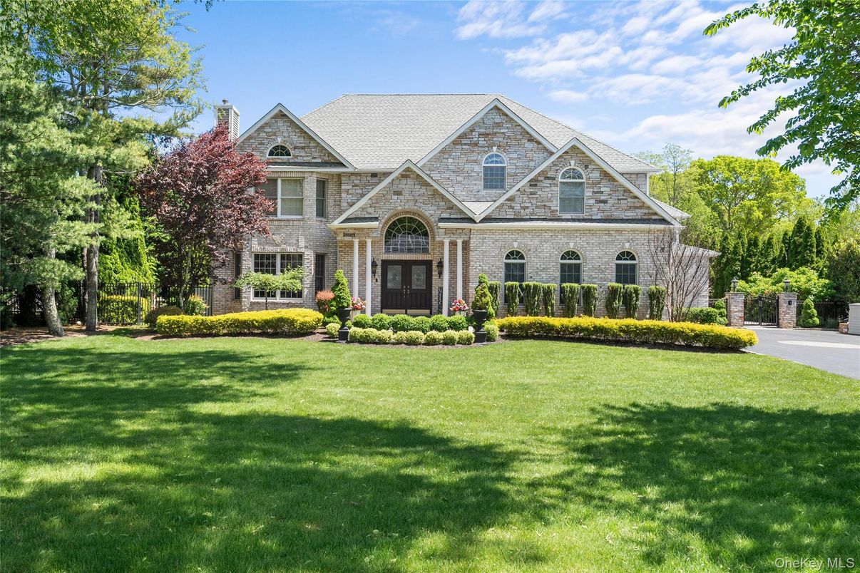 Backyard, Exterior, Facade, Brick Facade, Brick Traditional
