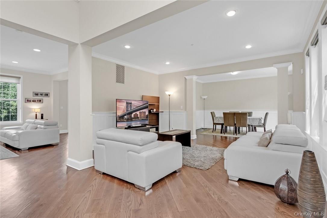 Dining room, Interior, Living room, Piano, Recessed Lighting, Wood Texture Flooring