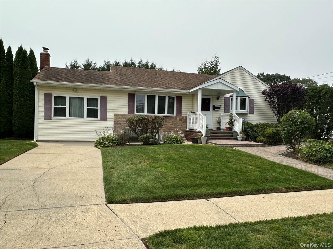 Exterior, Facade, Cape Cod