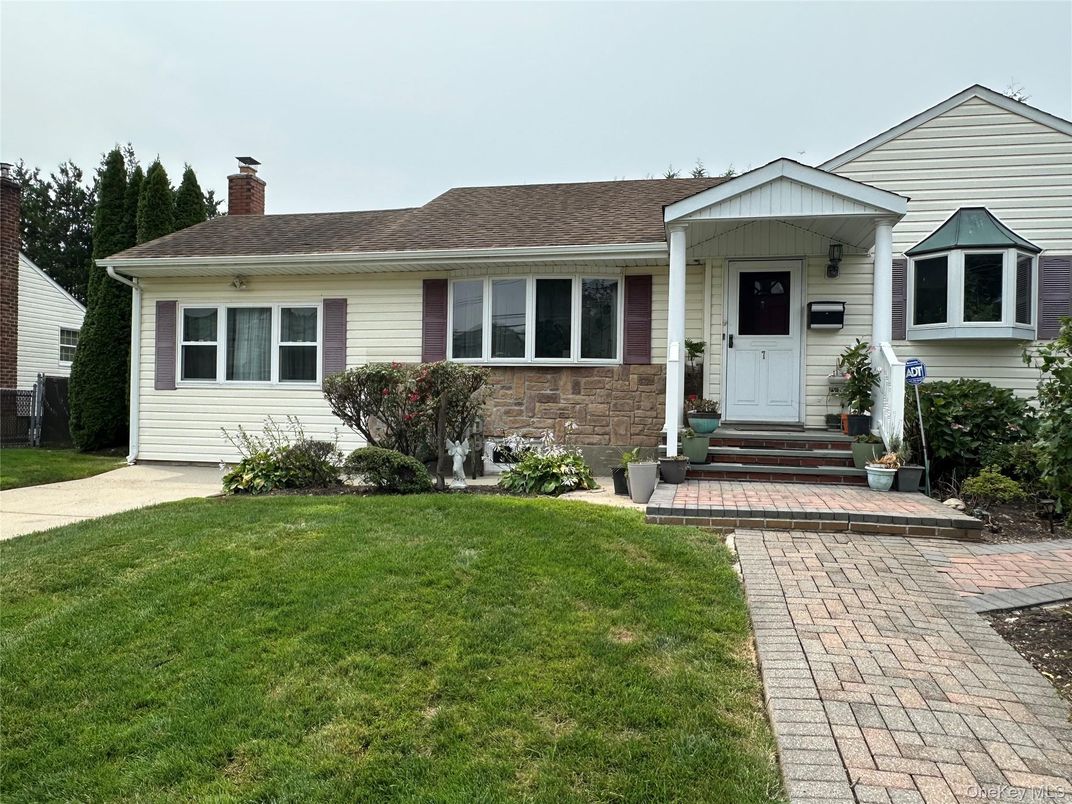 Exterior, Facade, Cape Cod