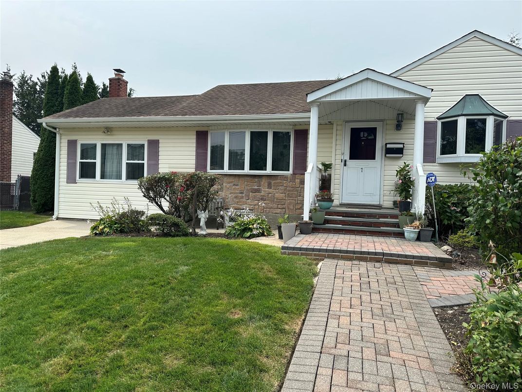 Exterior, Facade, Cape Cod