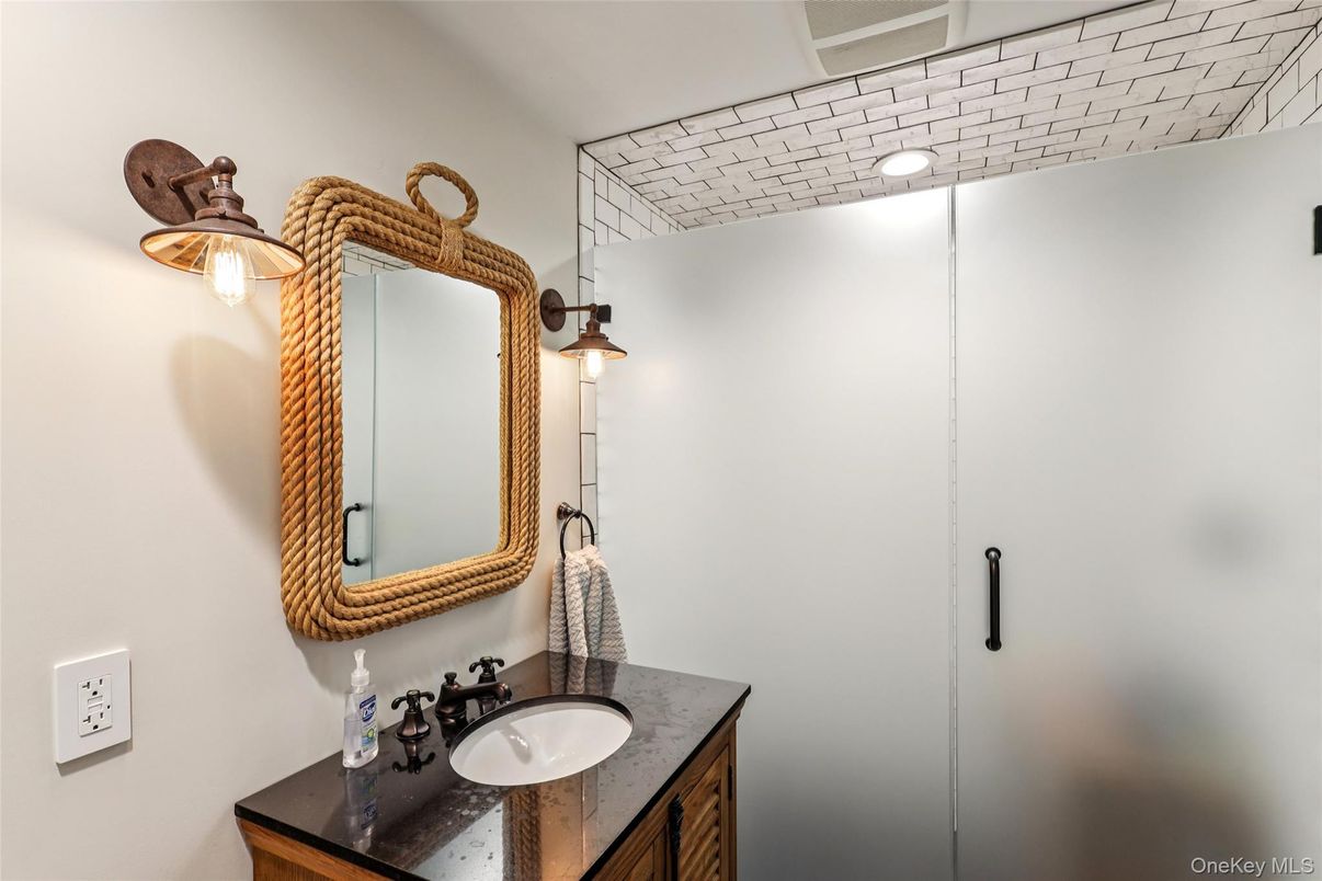 Bathroom, Interior, Recessed Lighting
