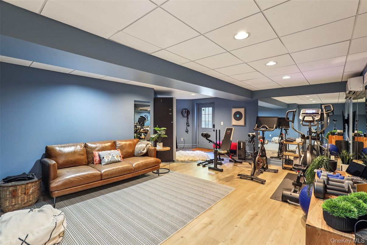 Fitness Equipment, Interior, Recessed Lighting, Wood Texture Flooring
