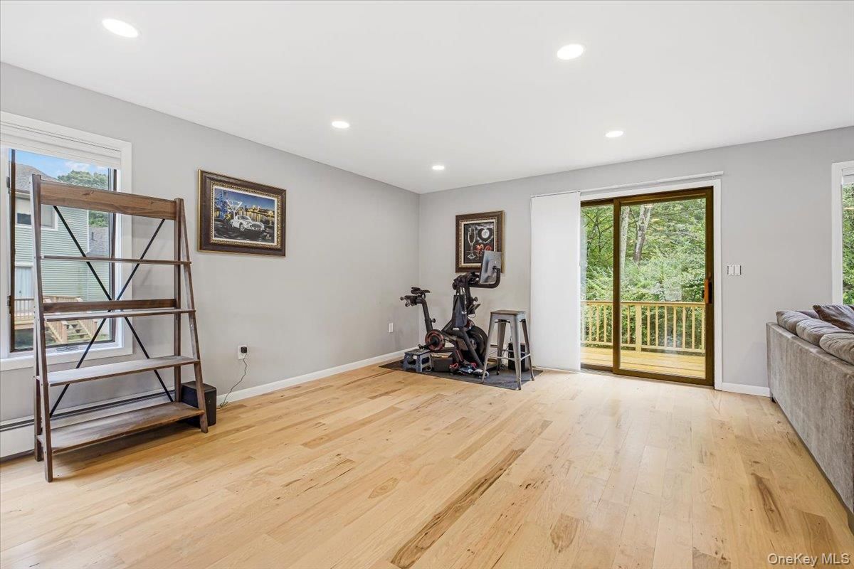 Fitness Equipment, Interior, Recessed Lighting, Wood Texture Flooring