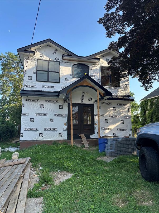 Exterior, Facade, None