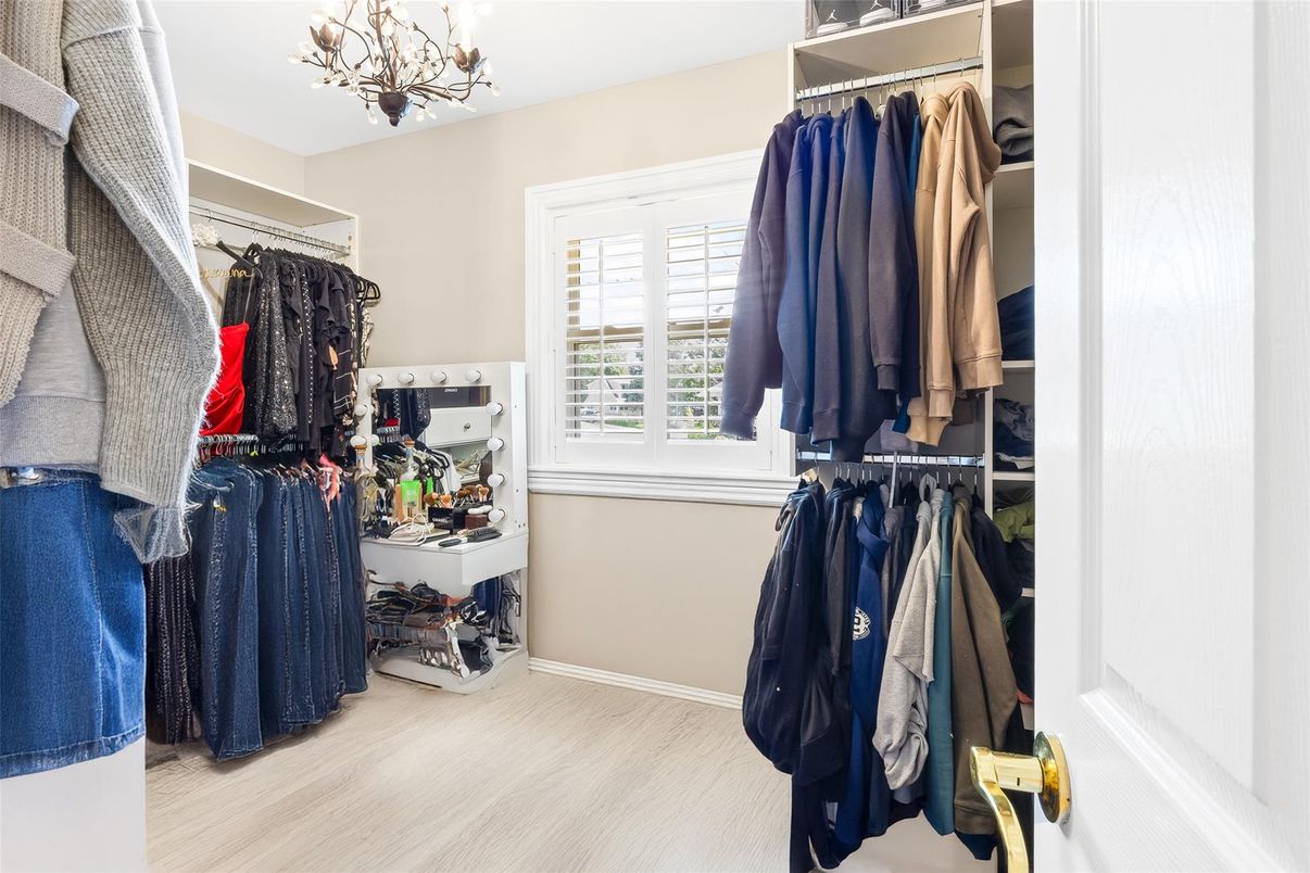 Chandelier, Interior, Walk-in Closets
