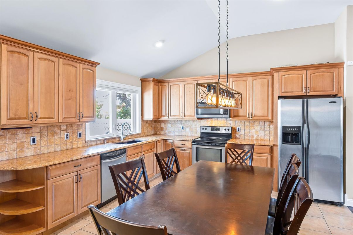 Dining room, Interior, Kitchen, Pendant Lights, Recessed Lighting, Stainless Steel Appliances