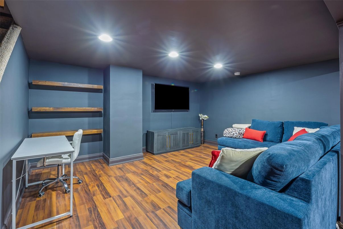 Interior, Living room, Recessed Lighting, Wood Texture Flooring