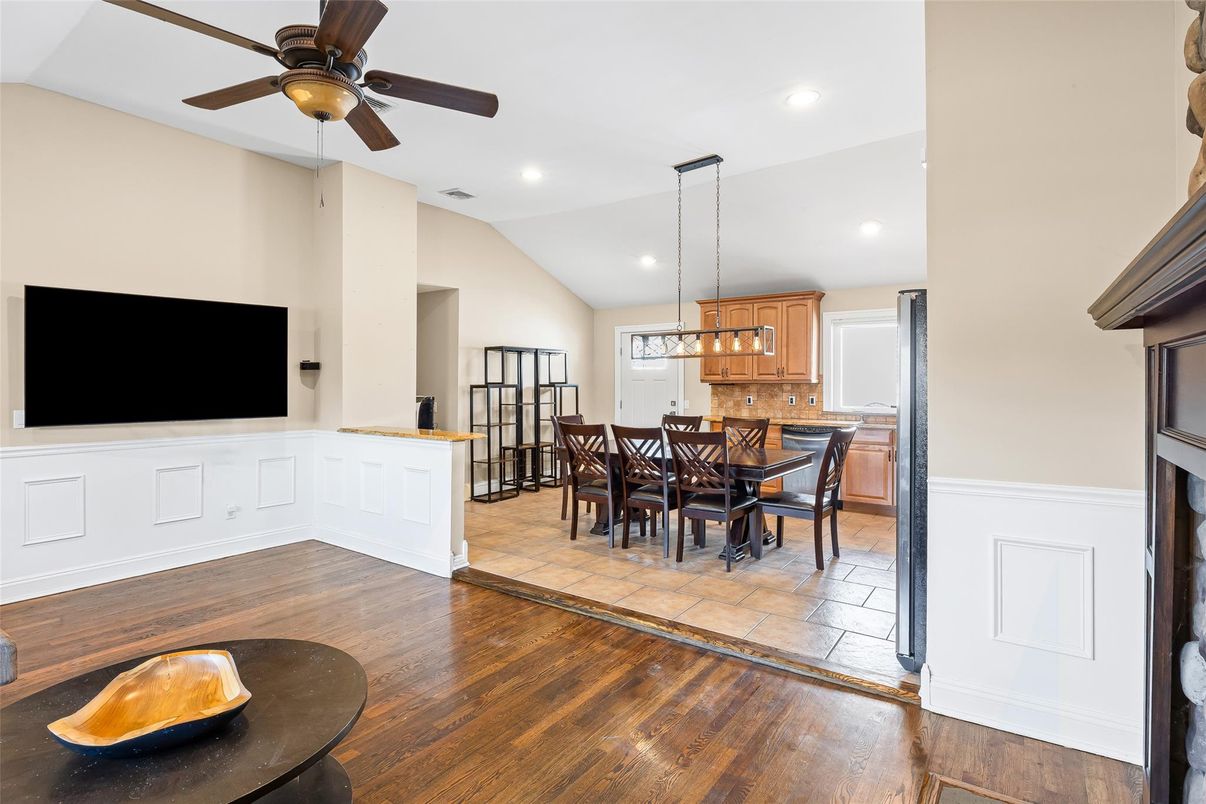 Dining room, Interior, Kitchen, Pendant Lights, Recessed Lighting, Wood Texture Flooring