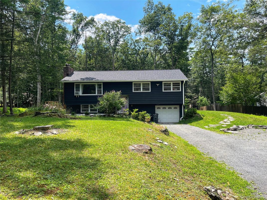 Attached, Exterior, Facade, Raised Ranch