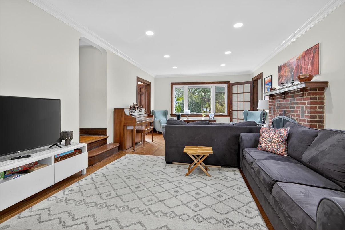 Fireplace, Interior, Living room, Piano, Recessed Lighting, Wood Texture Flooring