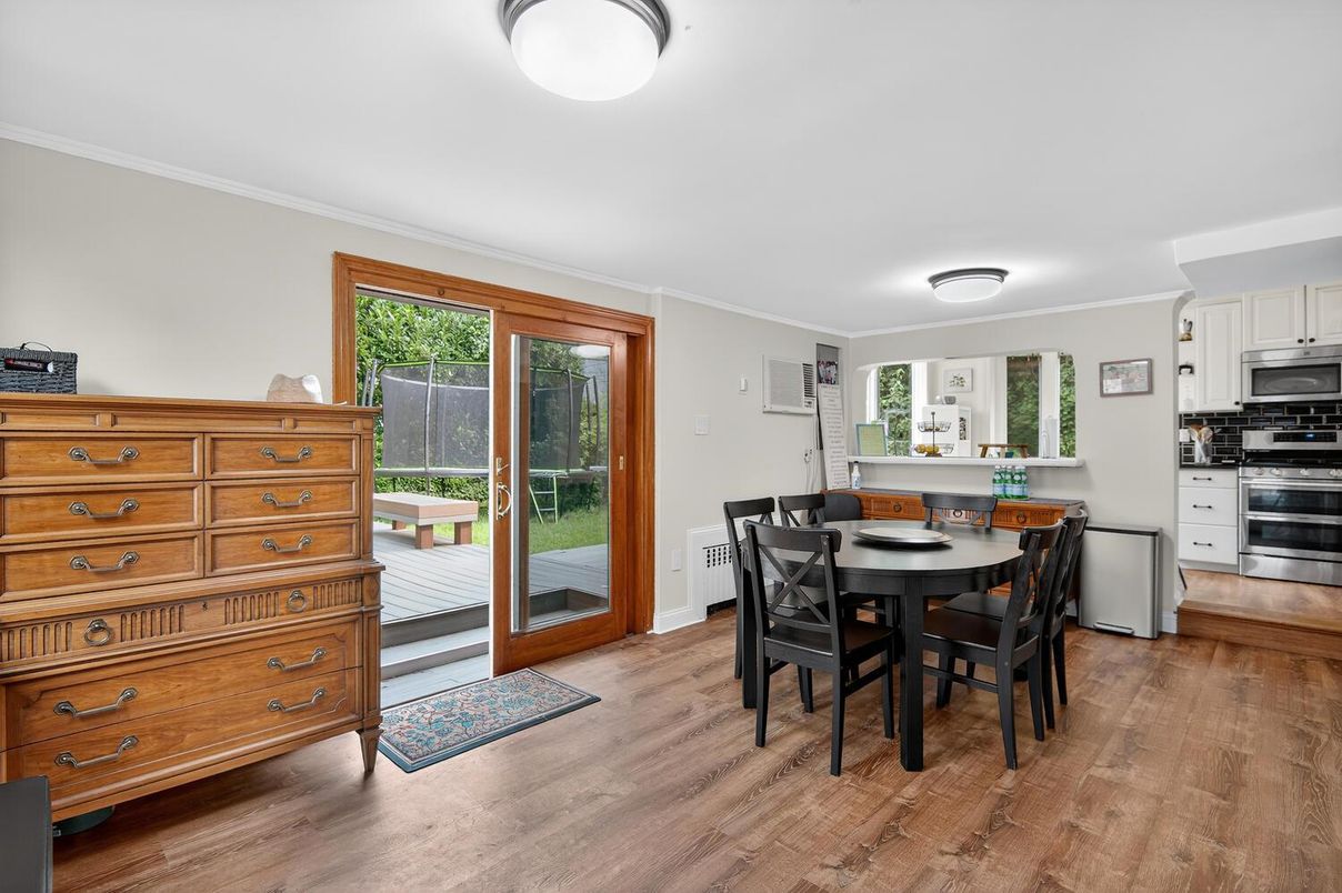 Dining room, Interior, Kitchen, Stainless Steel Appliances, Wood Texture Flooring