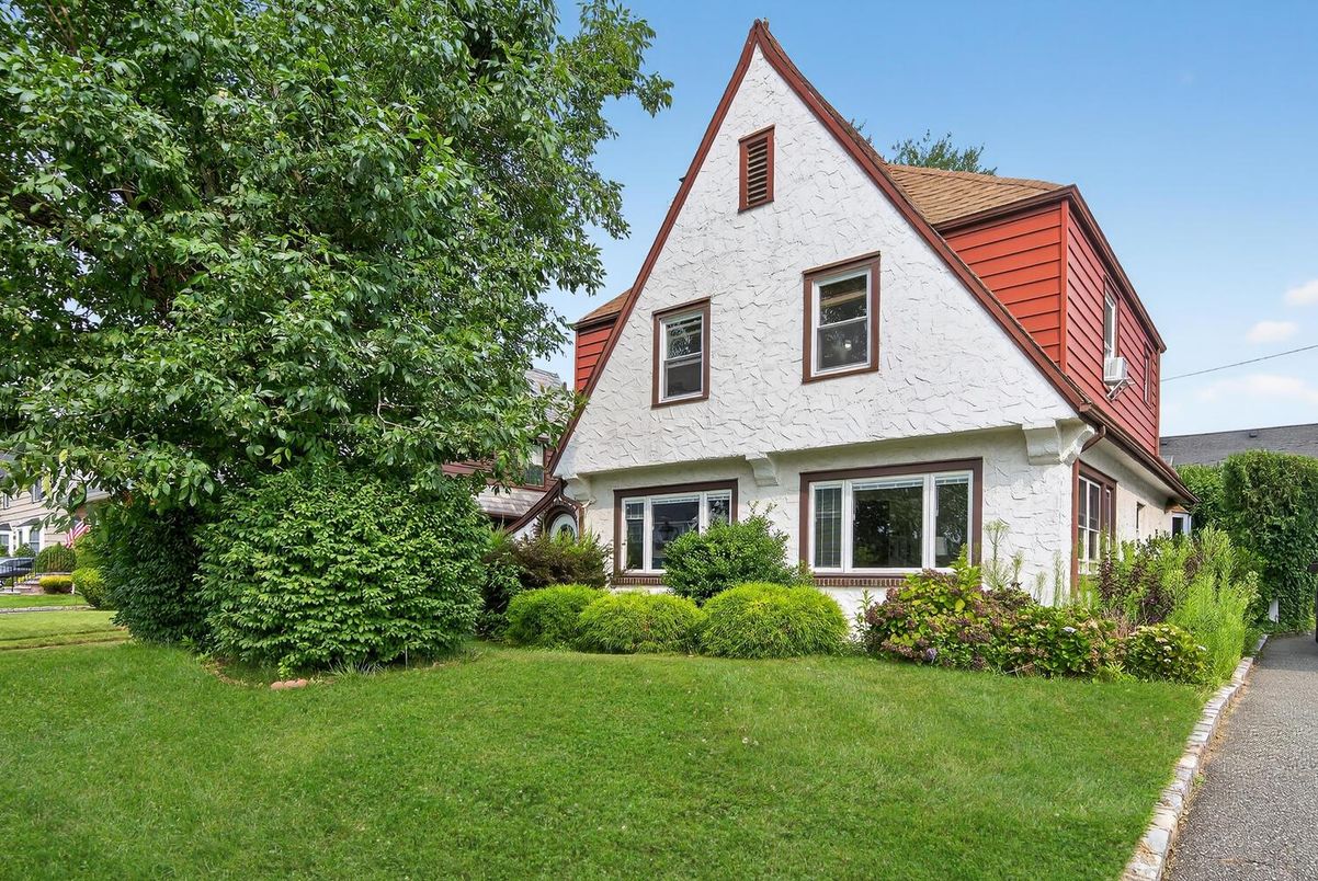 Exterior, Facade, Tudor Revival
