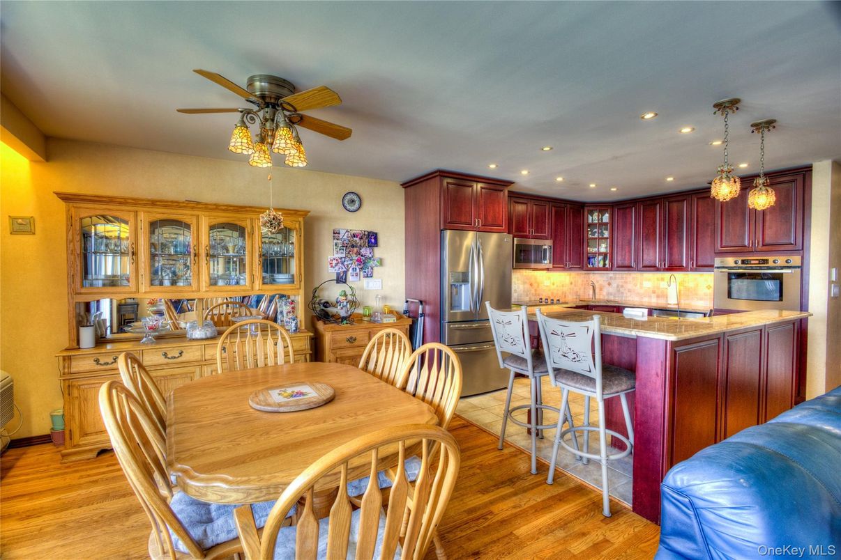 Dining room, Interior, Kitchen, Pendant Lights, Recessed Lighting, Stainless Steel Appliances, Wood Texture Flooring