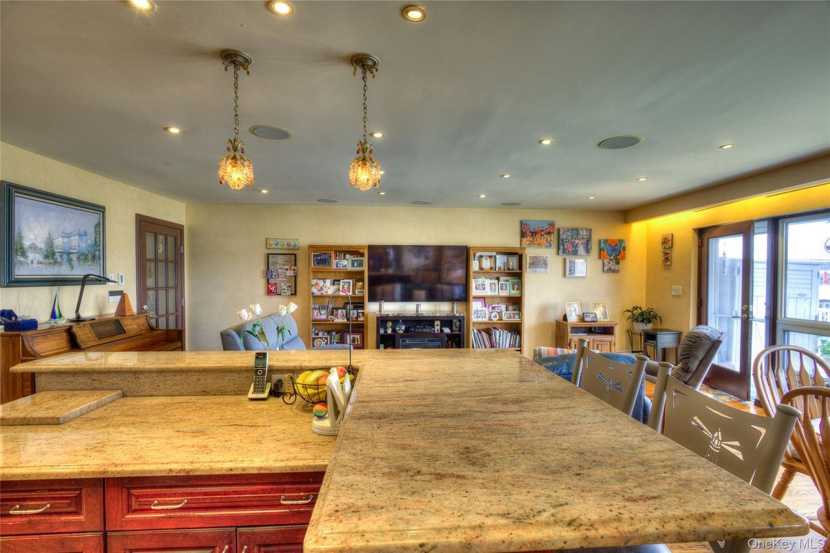 Dining room, Interior, Pendant Lights, Recessed Lighting