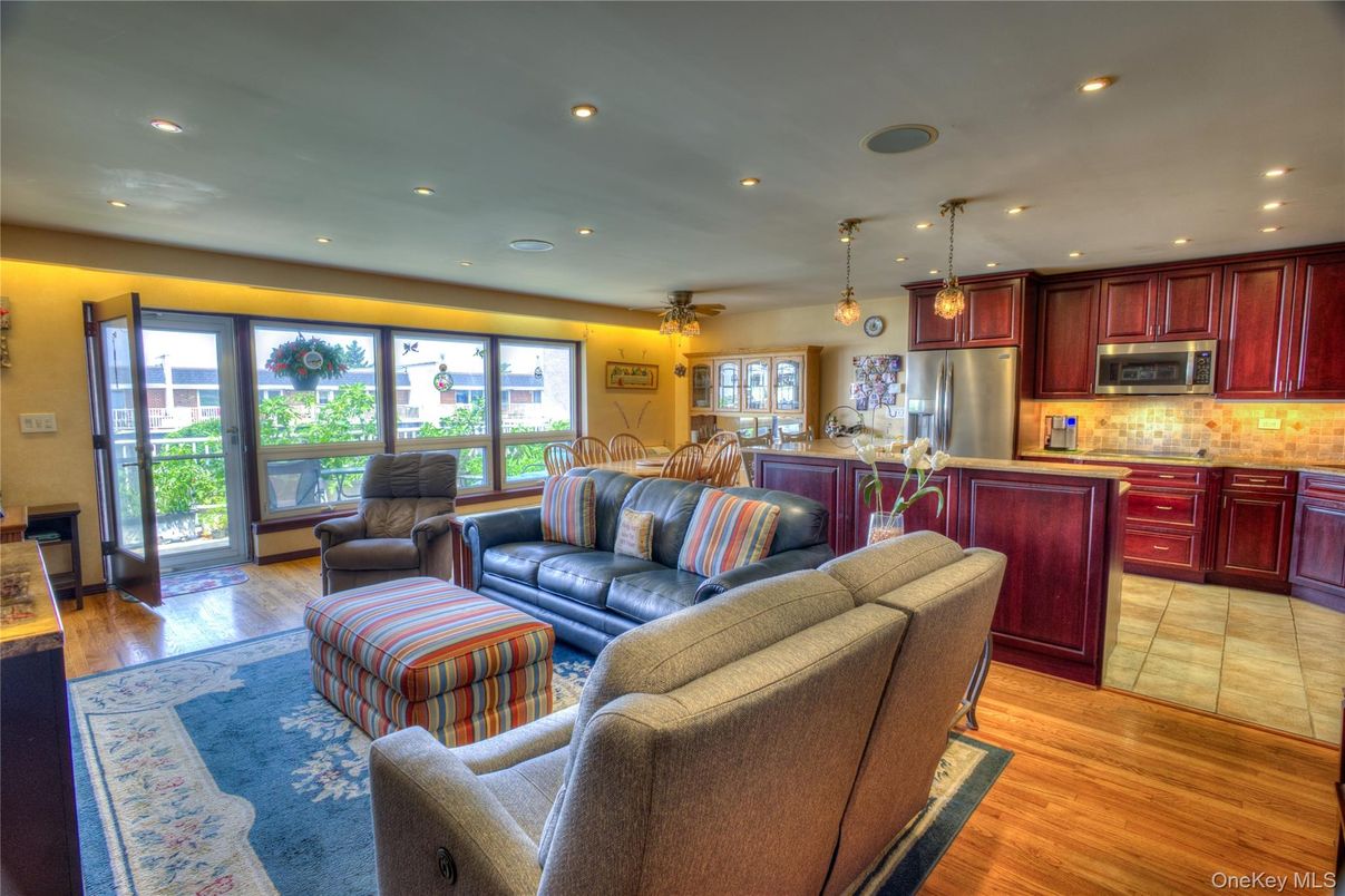 Dining room, Interior, Kitchen, Living room, Pendant Lights, Recessed Lighting, Stainless Steel Appliances, Wood Texture Flooring