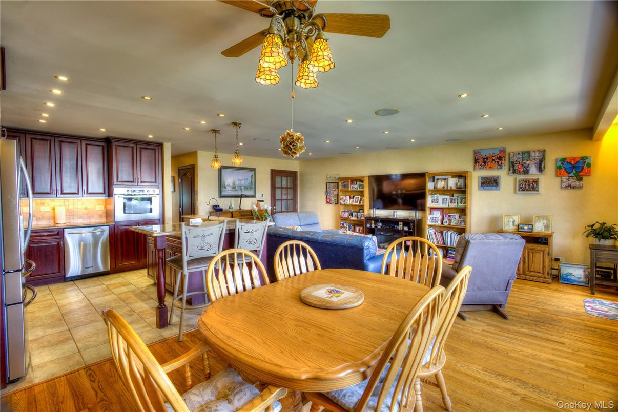 Dining room, Interior, Kitchen, Pendant Lights, Recessed Lighting, Wood Texture Flooring