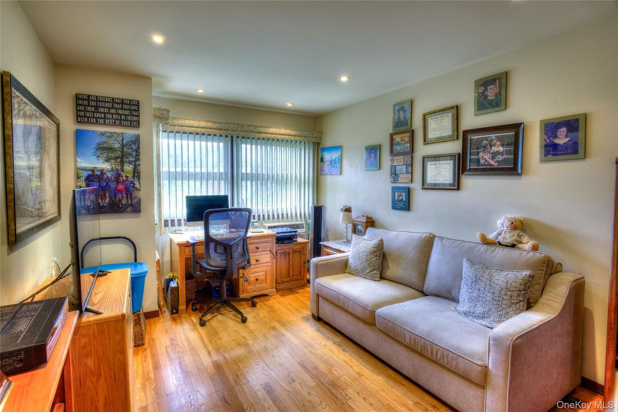 Home Office, Interior, Recessed Lighting, Wood Texture Flooring