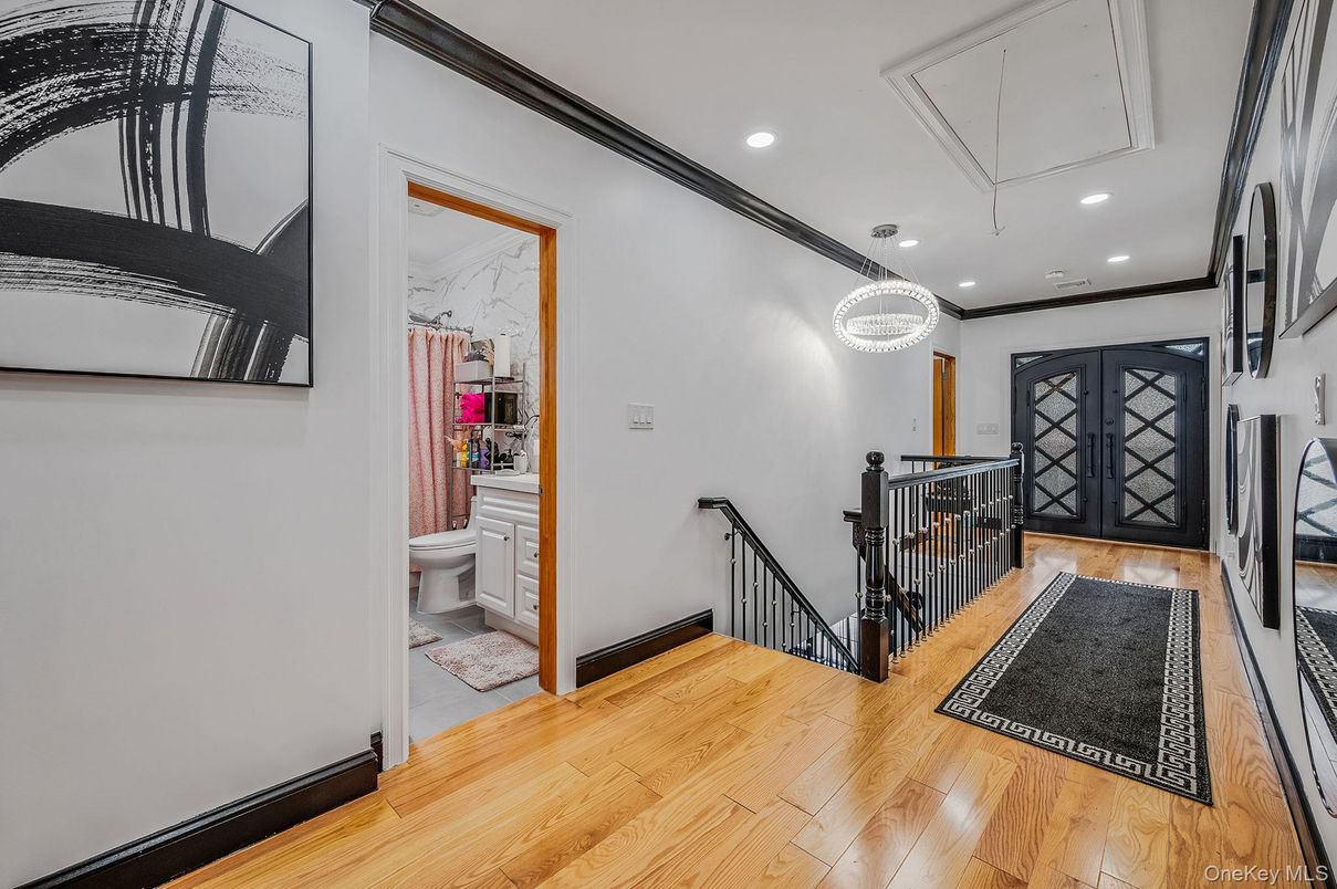 Bathroom, Interior, Recessed Lighting, Wood Texture Flooring