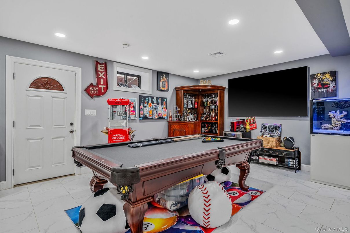 Billiard Table, Game Room, Interior, Marble, Recessed Lighting