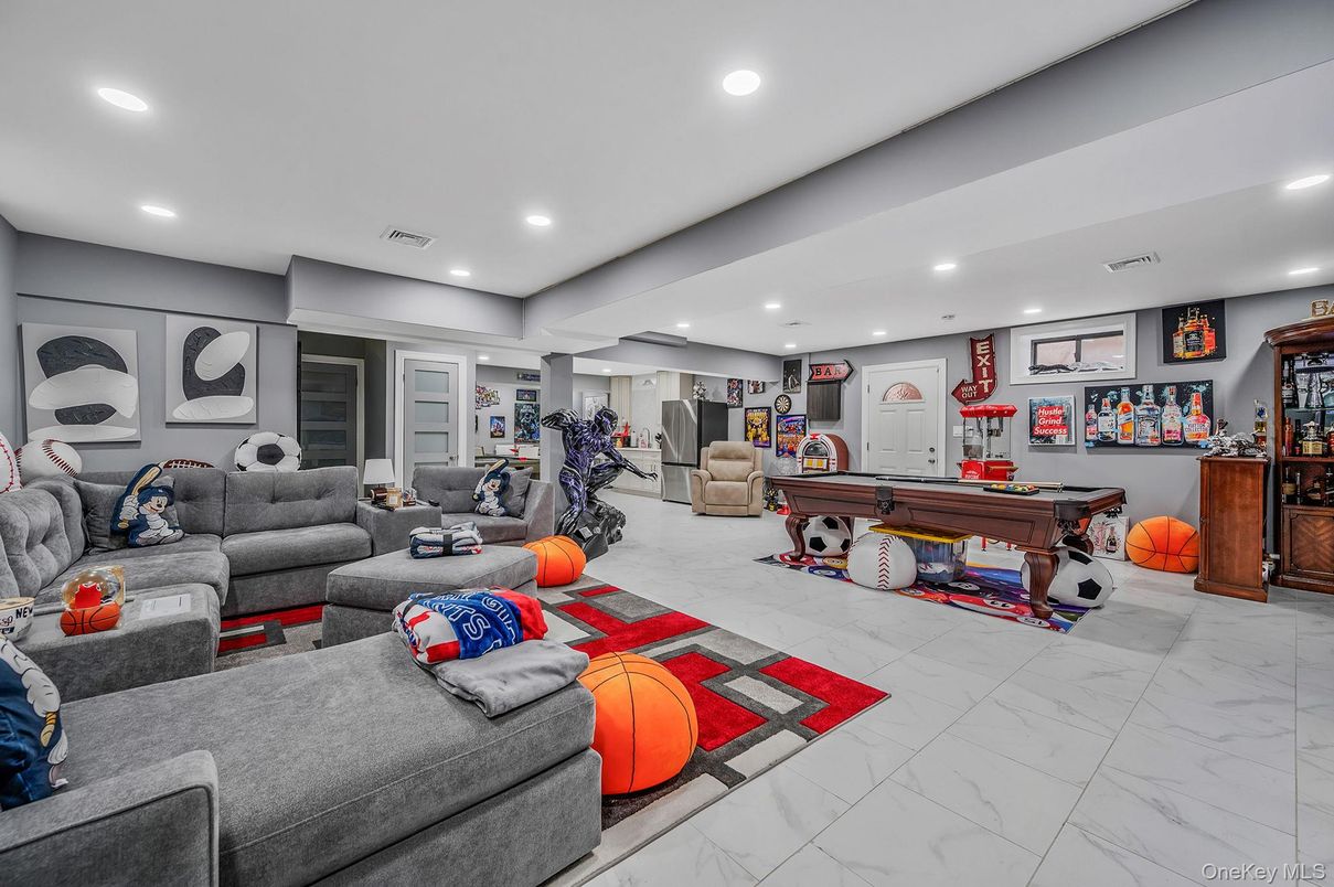 Billiard Table, Game Room, Interior, Living room, Marble, Recessed Lighting