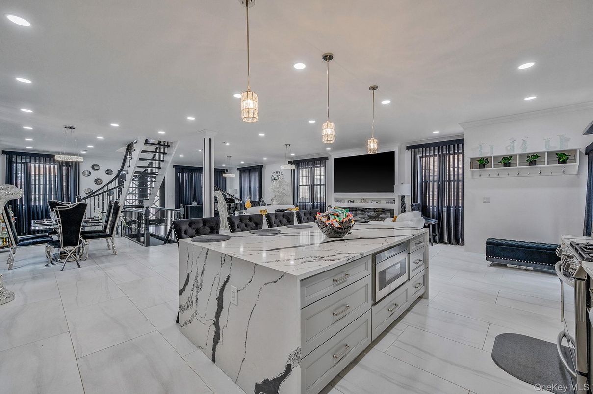 Dining room, Interior, Kitchen, Marble, Pendant Lights, Recessed Lighting