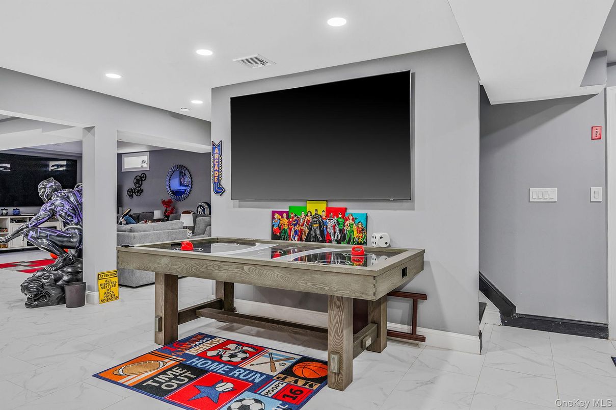 Game Room, Interior, Marble, Recessed Lighting