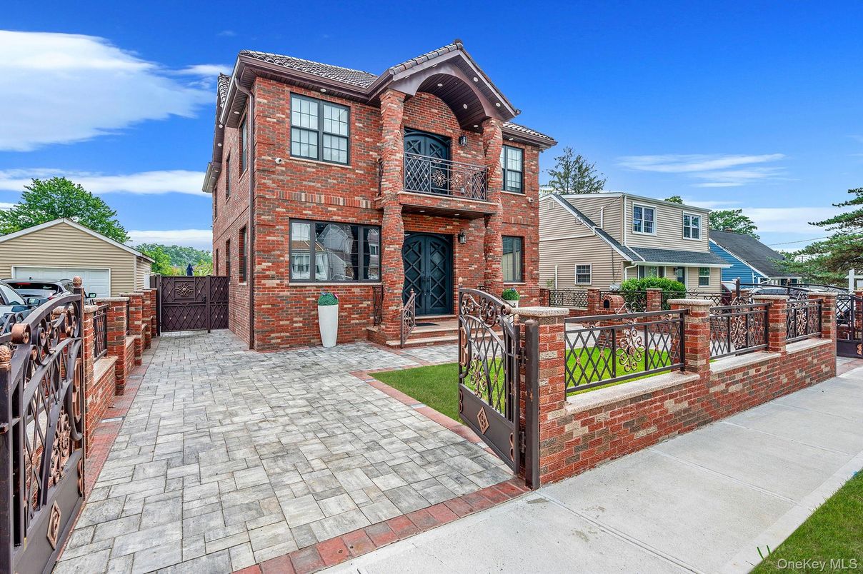 Exterior, Facade, Brick Facade, Rowhouse