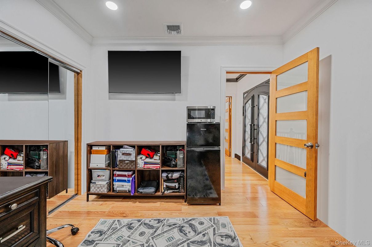 Interior, Recessed Lighting, Wood Texture Flooring