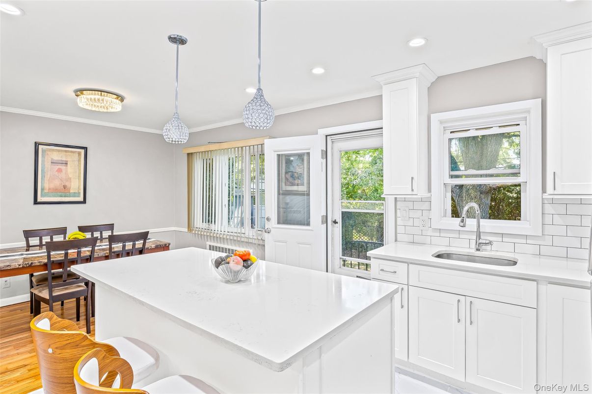 Dining room, Interior, Kitchen, Pendant Lights, Recessed Lighting, Wood Texture Flooring