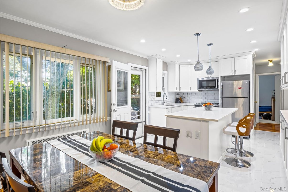 Dining room, Interior, Kitchen, Marble, Pendant Lights, Recessed Lighting