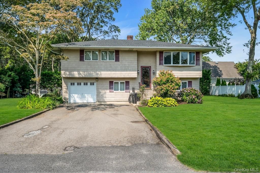 Attached, Exterior, Facade, Raised Ranch
