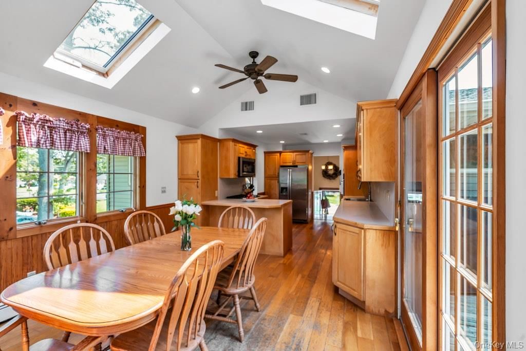 Dining room, Interior, Kitchen, Recessed Lighting, Wood Texture Flooring