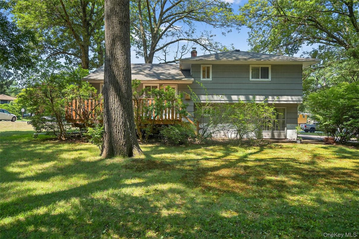Backyard, Exterior, Facade, Split Level