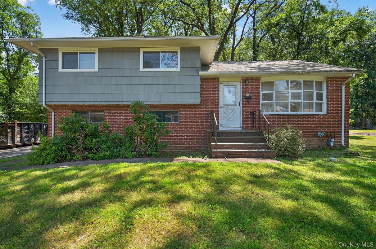 Exterior, Facade, Brick Facade, Split Level
