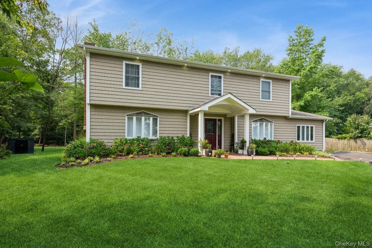 Backyard, Exterior, Facade, Raised Ranch