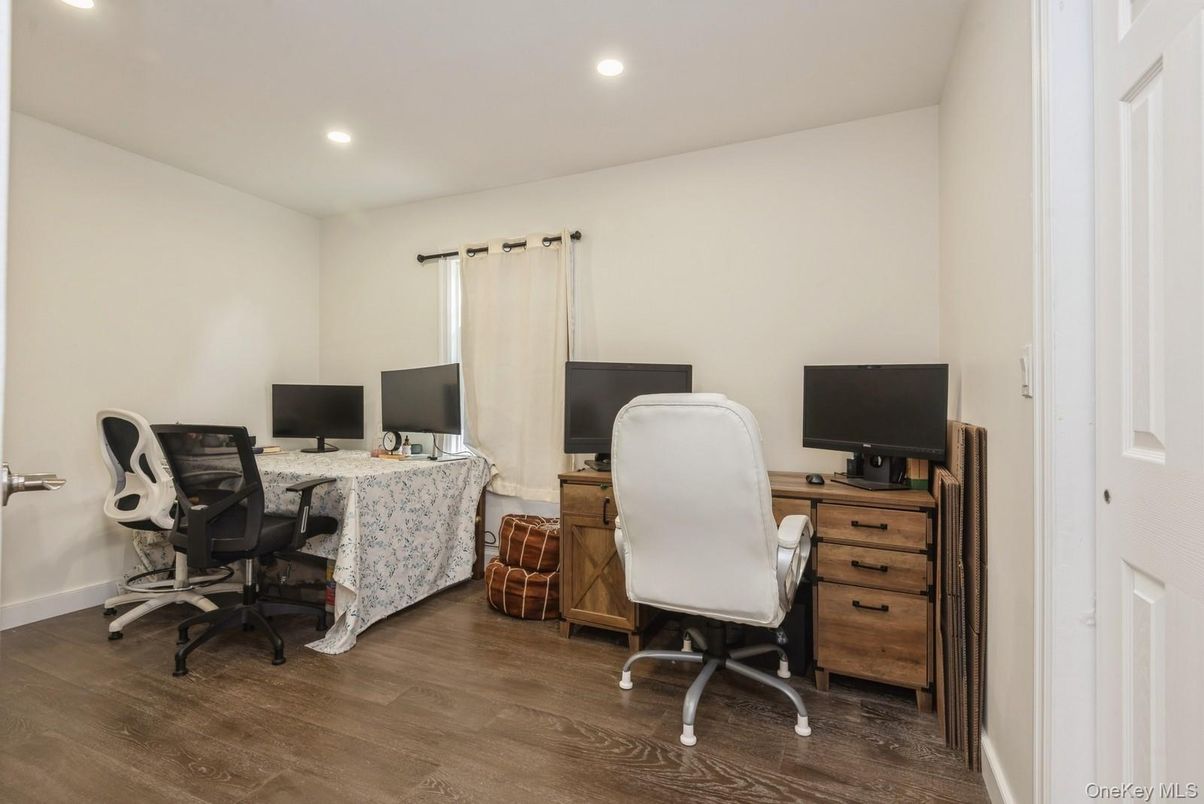 Home Office, Interior, Recessed Lighting, Wood Texture Flooring