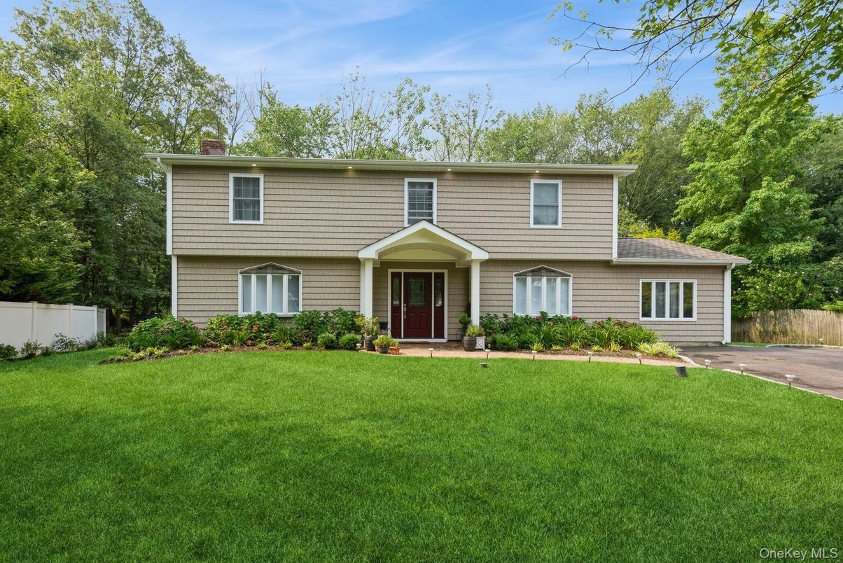 Backyard, Exterior, Facade, Raised Ranch