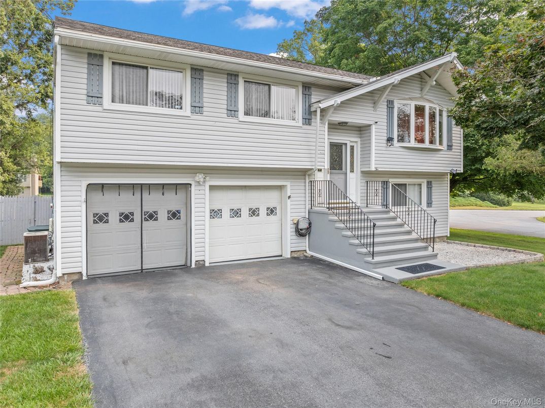 Attached, Exterior, Facade, Raised Ranch