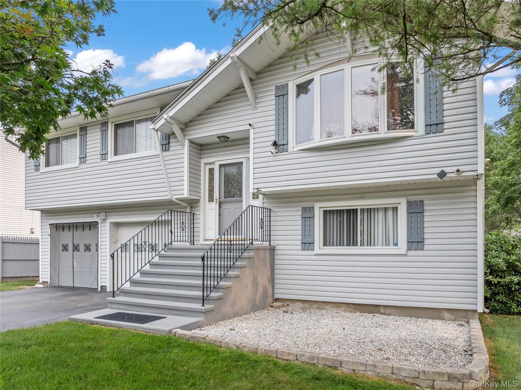 Attached, Exterior, Facade, Raised Ranch