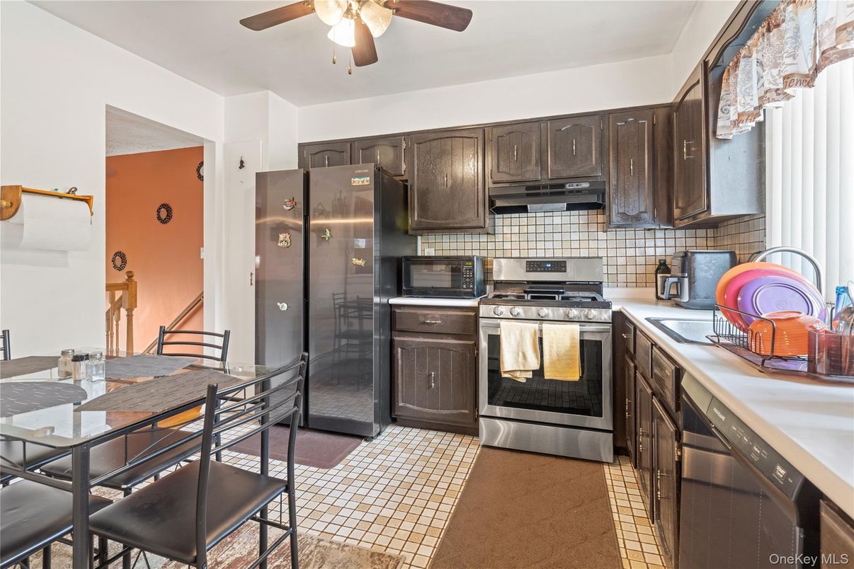 Dining room, Interior, Kitchen, Stainless Steel Appliances, Tile Countertops