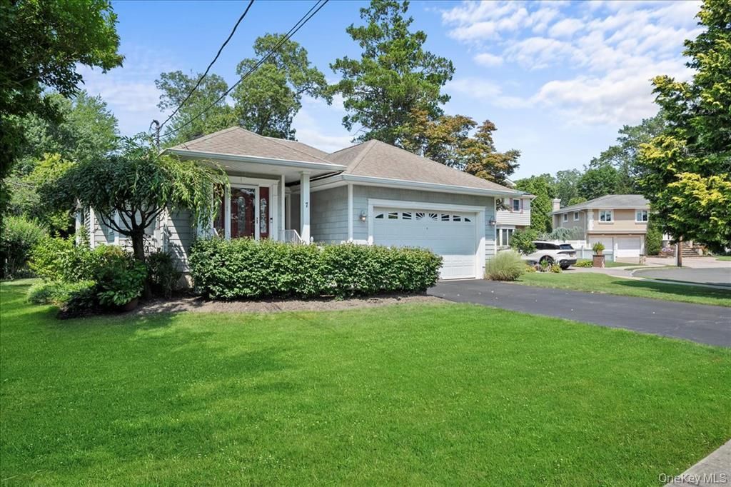 Attached, Exterior, Facade, Ranch