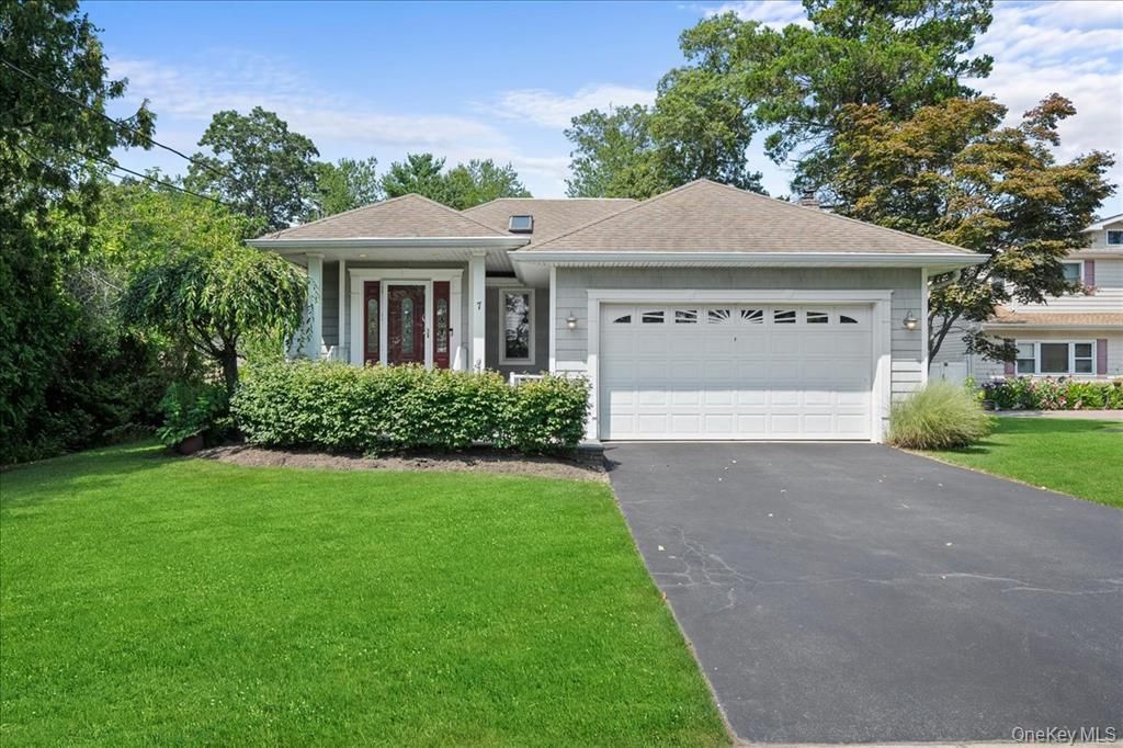 Attached, Exterior, Facade, Ranch
