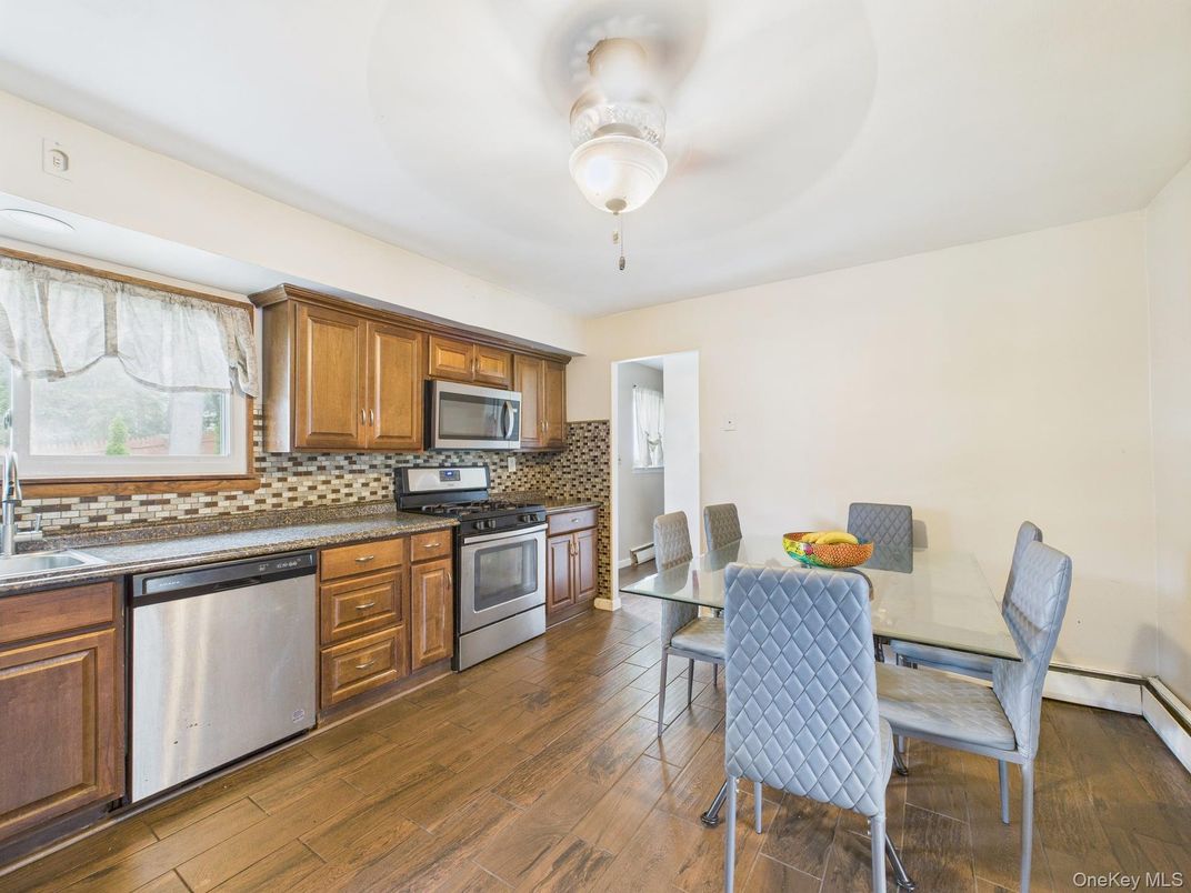 Dining room, Interior, Kitchen, Stainless Steel Appliances, Wood Texture Flooring