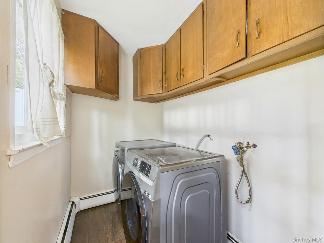 Interior, Washer, Wood Texture Flooring